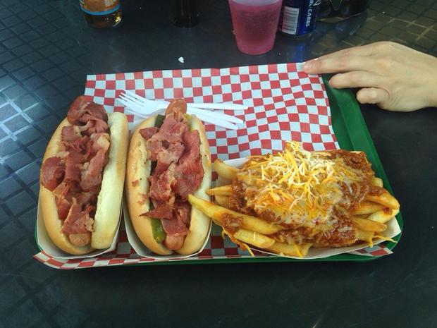 Larry's Chili Dogs 