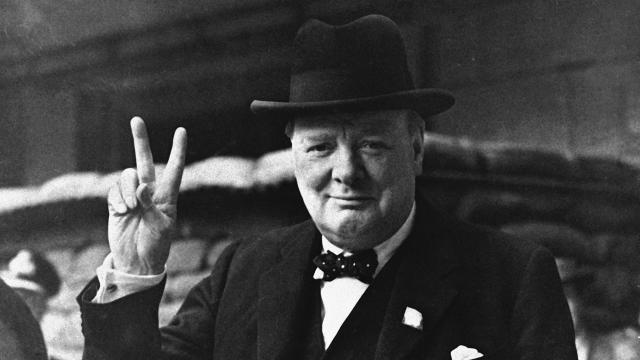 churchill-v-for-victory-ap410827011.jpg 