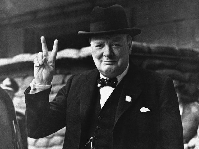churchill-v-for-victory-ap410827011.jpg 