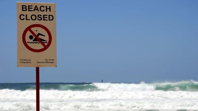 beach-closed-sign-620.jpg 