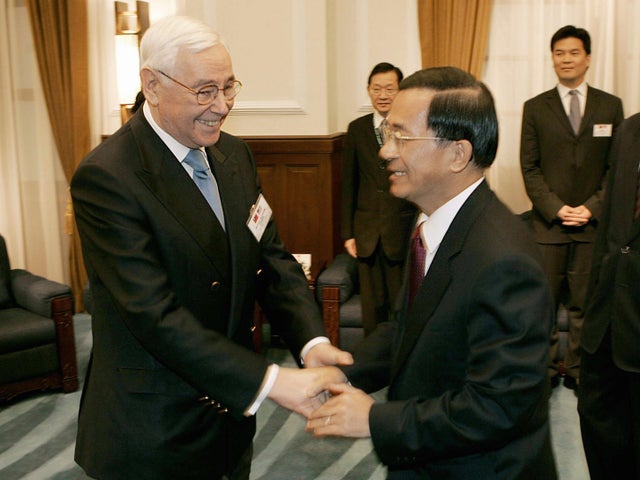 Taiwan's President Chen Shui-bian greets former U.S. Ambassador to China Winston Lord at the Presidential Office in Taipei