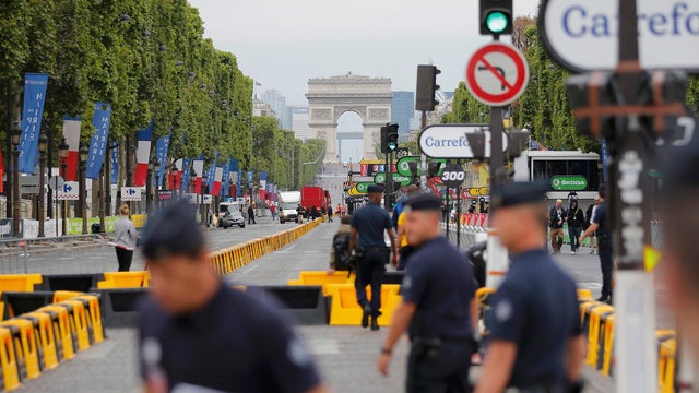 paris car shooting police 