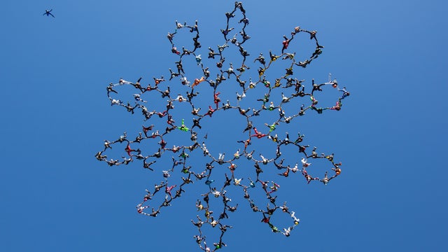 skydive.jpg 