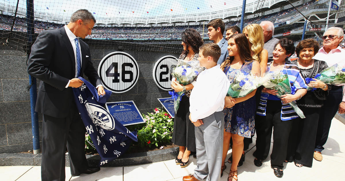 Yankees retire Andy Pettitte's number, give him plaque in Monument