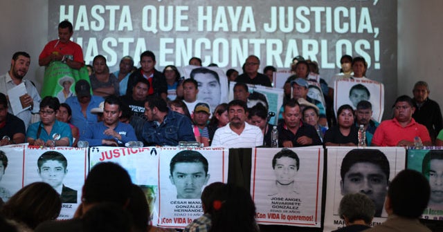 Peña está dispuesto a reunirse con padres de los 43 normalistas - CBS News