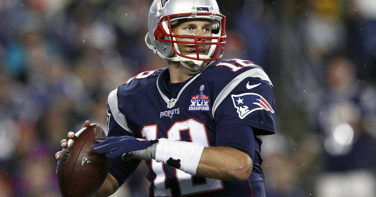 The Sporting News on X: Tom Brady fist pump. Patriots are rolling with 28  unanswered points. #TENvsNE  / X