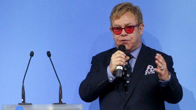 eltonjohn2015-09-12t132219z731926383gf10000203074rtrmadp3ukraine-crisis.jpg 