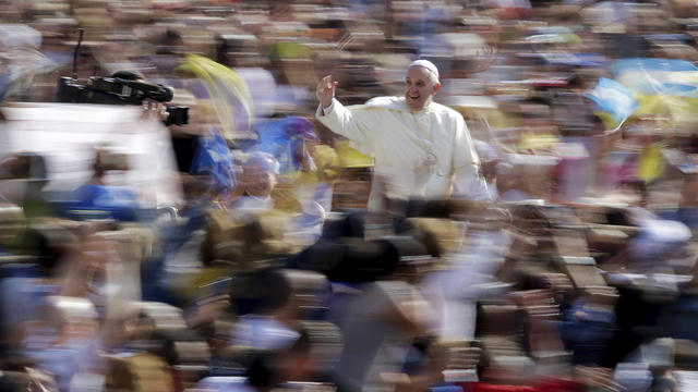 pope-francis-crowd-promo-rts8y3.jpg 