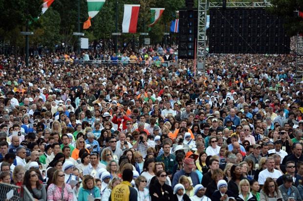 crowds-pope1.jpg 