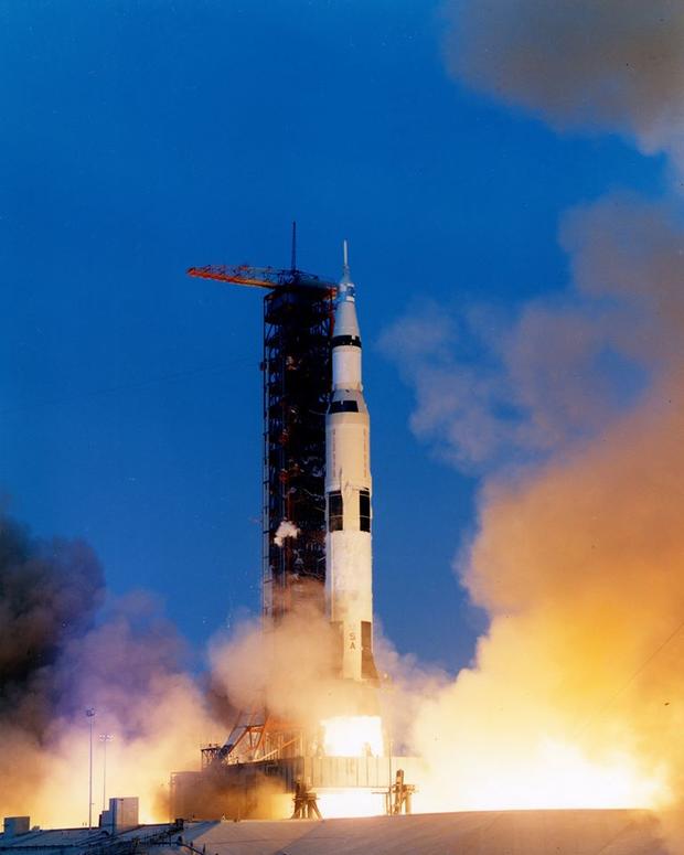 apollo-archive-liftoff-of-apollo-13-saturn-v-sa-508-from-kennedy-space-center-pad-39a-april-11-1970-scan-courtesy-nasaksc.jpg 