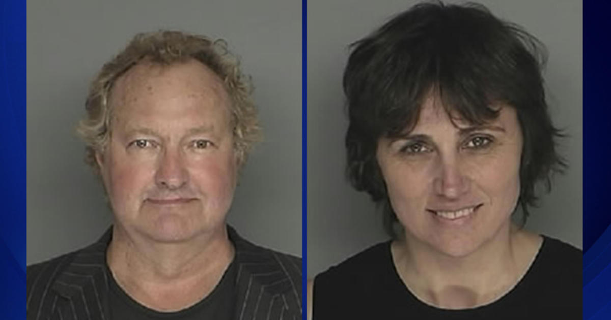Randy Quaid Wife Held In Vermont In Connection With Santa Barbara Charges Cbs Los Angeles 