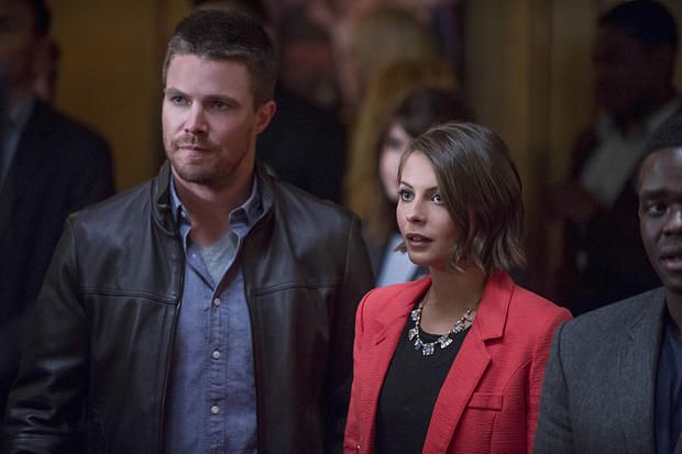 Stephen Amell as Oliver Queen and Willa Holland as Thea Queen 