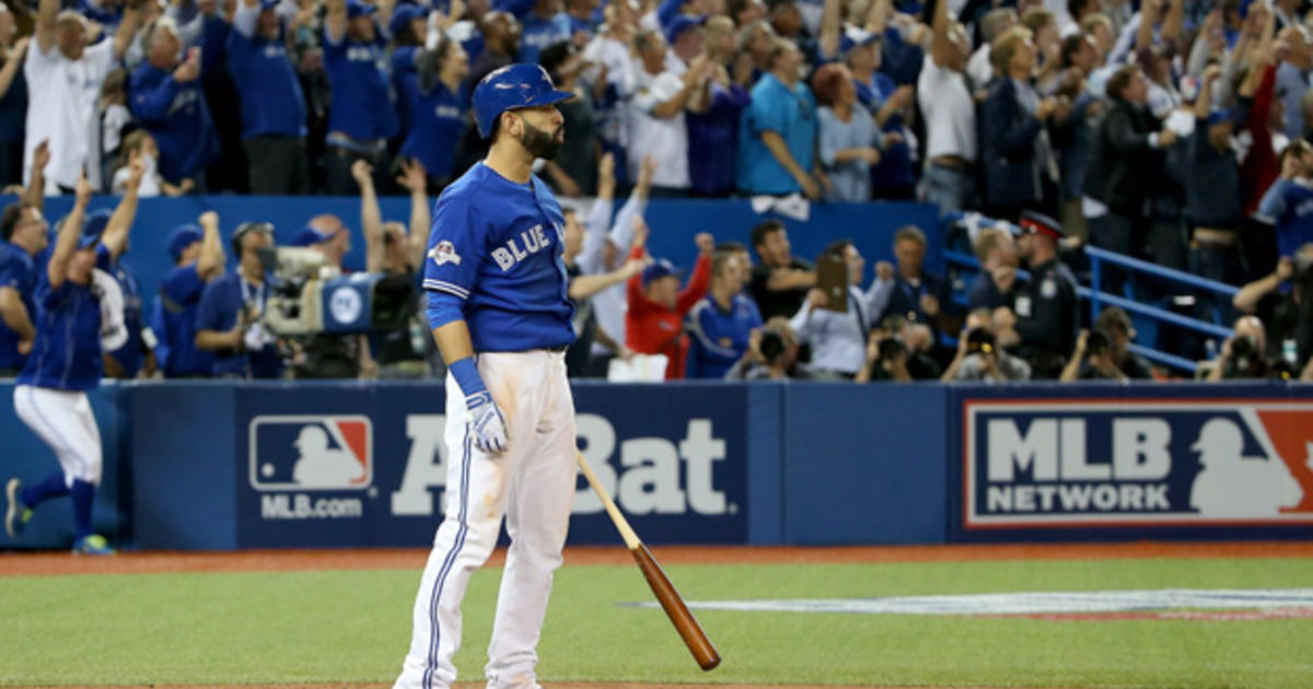 Bizarre play, Jose Bautista bat flip highlight wild Blue Jays win