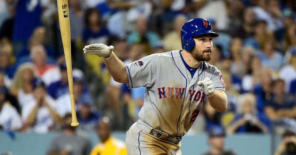 Daniel Murphy sets postseason homer record as Mets advance to World Series.