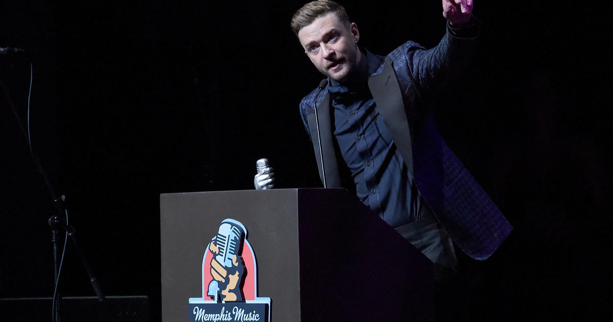 American vocalist Justin Timberlake, of the group NYSNC, poses during  News Photo - Getty Images