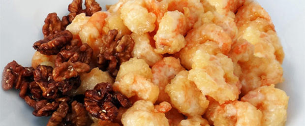 Shrimp with Candied Walnuts 