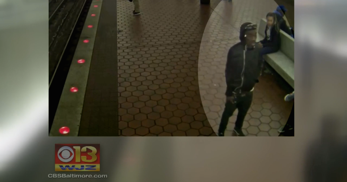 D.C. metro employees subdue armed robbery suspect on train - CBS News