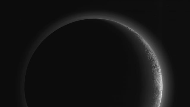 pluto-full-crescent.jpg 