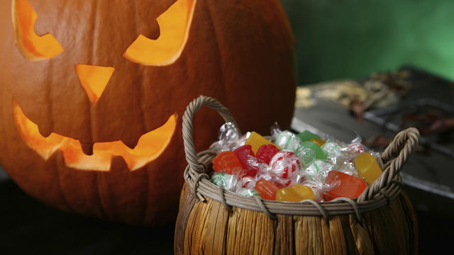 halloween-candy-basket.jpg 