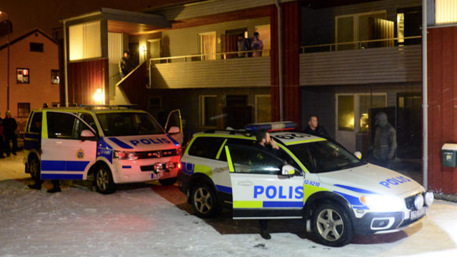 ​Swedish police stand by police cars outside a house used as a temporary shelter for asylum seekers in Boliden, Sweden, Nov. 19, 2015, after police raided the house. 