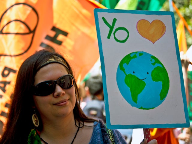 climate-protests-getty-499142812.jpg 
