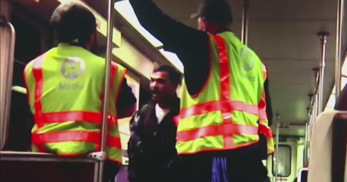 Video shows man threatening passengers on L.A. subway - CBS News