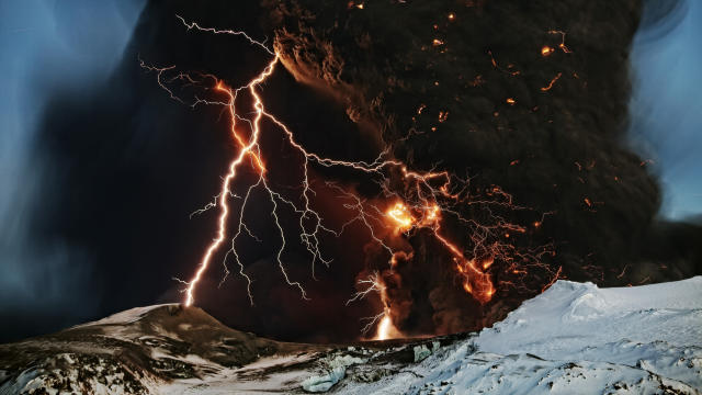 Here's what causes eerie volcanic lightning - CBS News