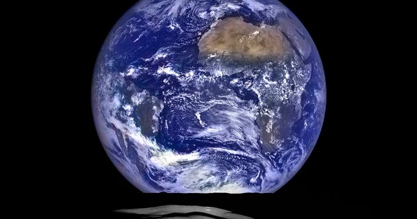 Breathtaking Earthrise image taken from far side of the moon - CBS News