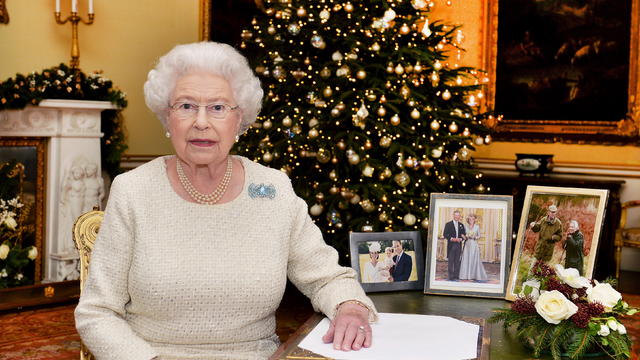 queenelizabethxmas.jpg 