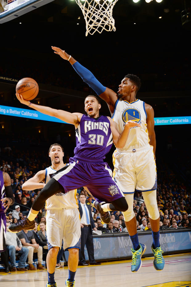 Seth Curry #30 of the Sacramento Kings shoots the ball against the Golden State Warriors on December 28, 2015 at ORACLE Arena in Oakland, California. 