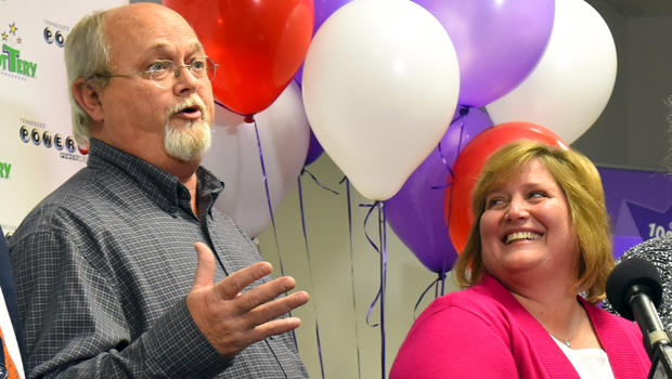 Powerball jackpot co-winners Lisa and John Robinson of Munford, Tennessee, speak to the media at the headquarters of the Tennessee Lottery in Nashville, Tennessee, Jan. 15, 2016. 