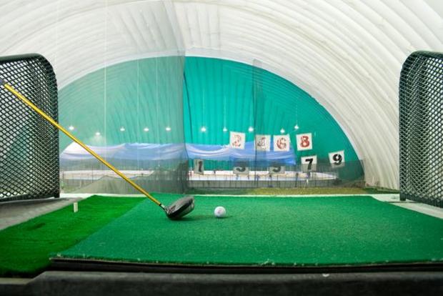 indoor golf driving range 