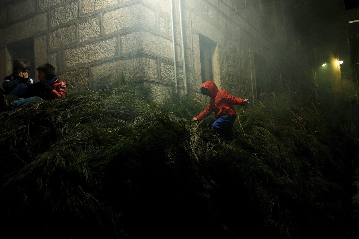 Bonfires and horses at Las Luminarias Festival