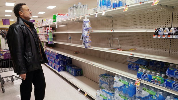 Massive blizzard buries East Coast 