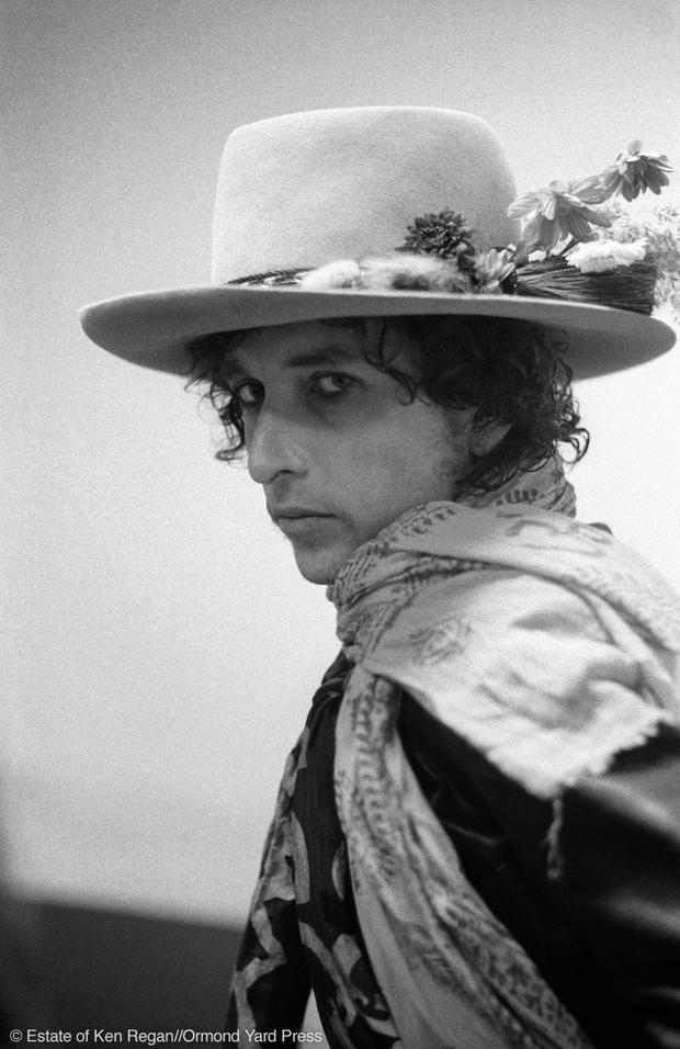 Bob Dylan15-hat-and-scarf-portrait-wm.jpg 