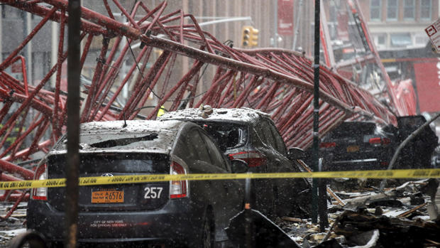 Dramatic crane collapse in New York 