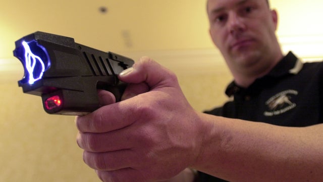 taser-promo-ap02051701860.jpg 