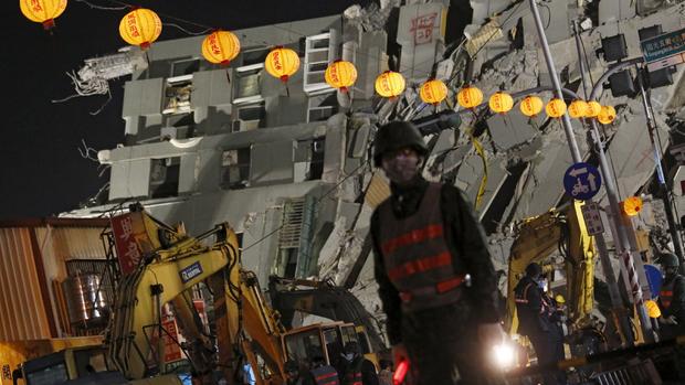 Deadly quake strikes Taiwan 