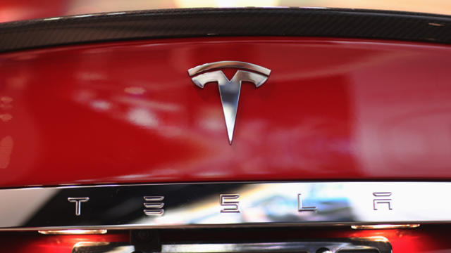 senate-majority-leader-to-offer-bill-allowing-tesla-to-sell-cars-to-consumers-web.jpg 