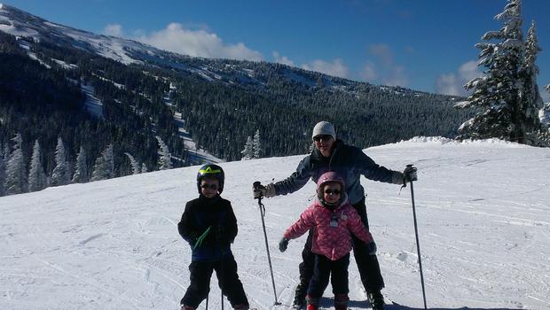 family-skiing.jpg 