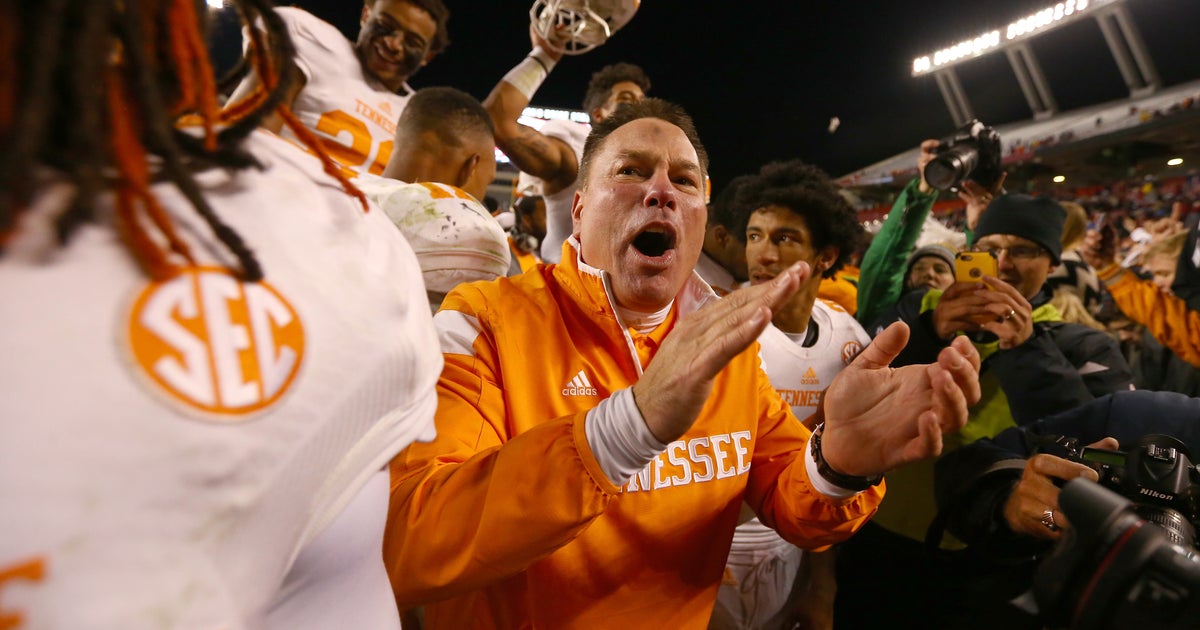 Drae Bowles, former Tennessee football player, punched for helping