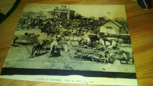 Two diners found a picture depicting a 19th century hanging ​embedded into a tabletop at a Joe's Crab Shack in Roseville, Minnesota. 