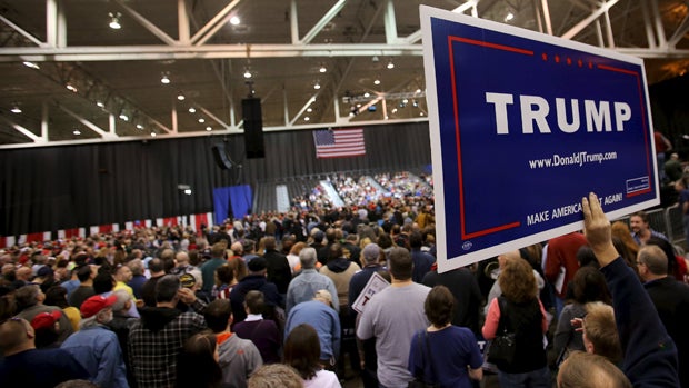​Supporters wait for the arrival of Republican presidential candidate Donald Trump at a campaign rally in Cleveland, Ohio, March 12, 2016. 
