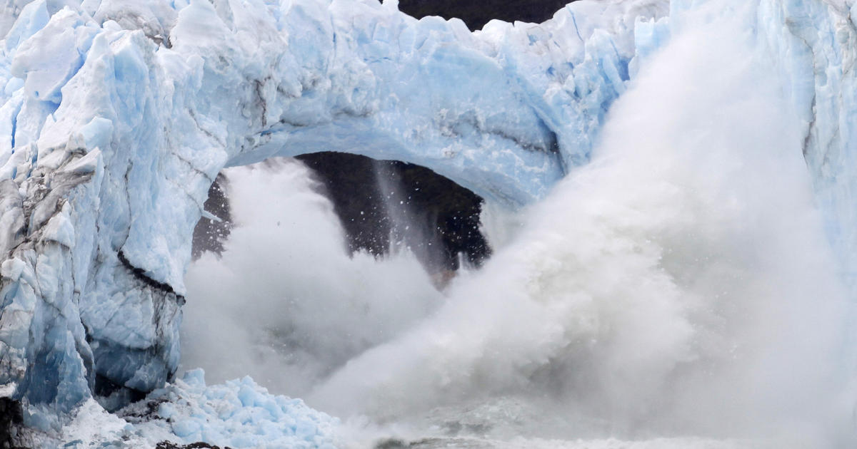 Spectacular Patagonian glacier arch collapse