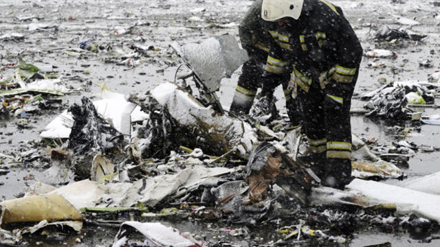 ​Emergencies Ministry members search the wreckage at the crash site of Flight 981, a Boeing 737-800 operated by Dubai-based budget carrier FlyDubai, at the airport of Rostov-On-Don, Russia, March 19, 2016. 