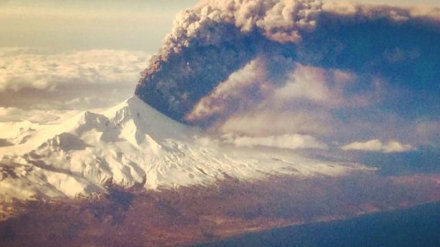 pavlof-volcano-eruption-032716-promo.jpg 