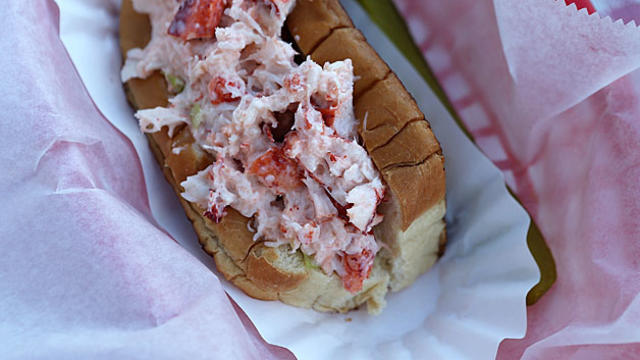 lobsterroll.jpg 