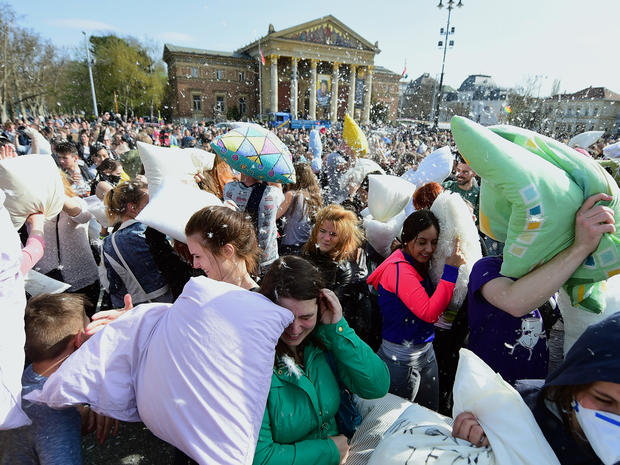 international-pillow-fight-day-gettyimages-518717146.jpg 