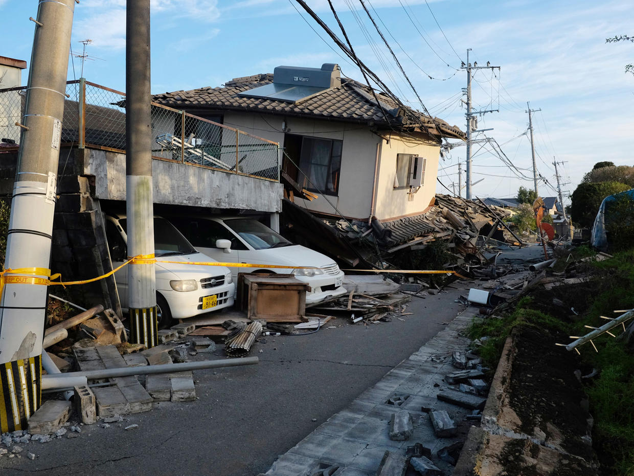 Powerful quakes strike Japan