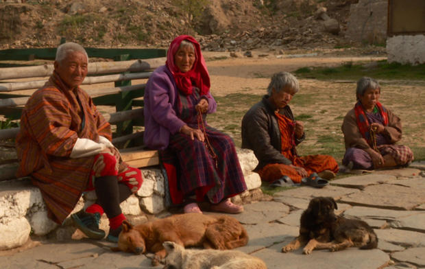 bhutan-bhutanese-elderly-street-scene-610.jpg 
